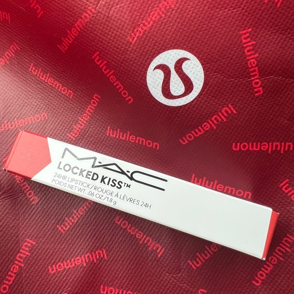 NWT Mac Locked Kiss 24 Hour Lipstick - Vicious Brand New in Box - Picture 4 of 5